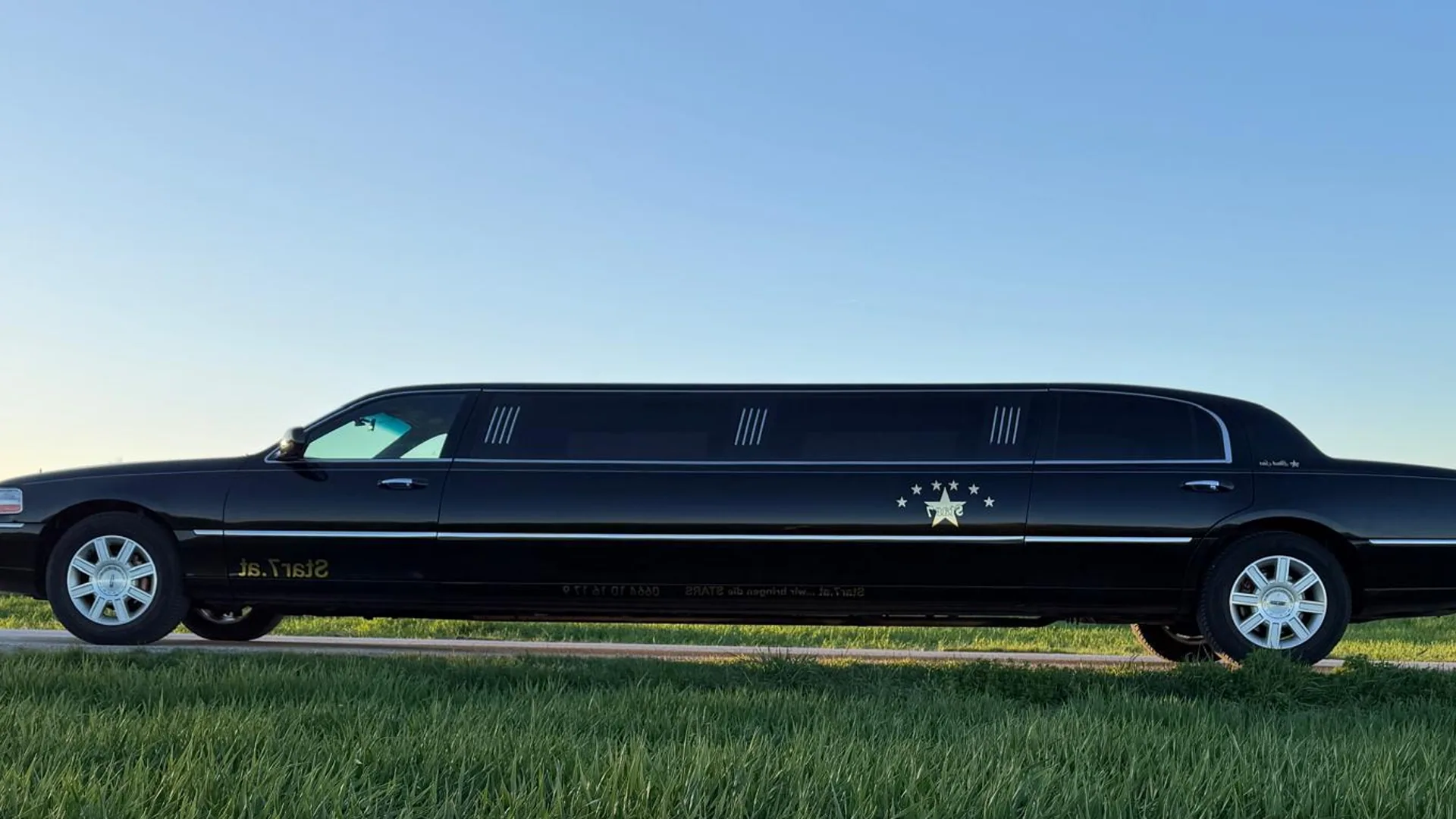 Black Star Stretchlimousine mieten Wien - schwarze Luxuslimousine für VIP-Events und Hochzeiten