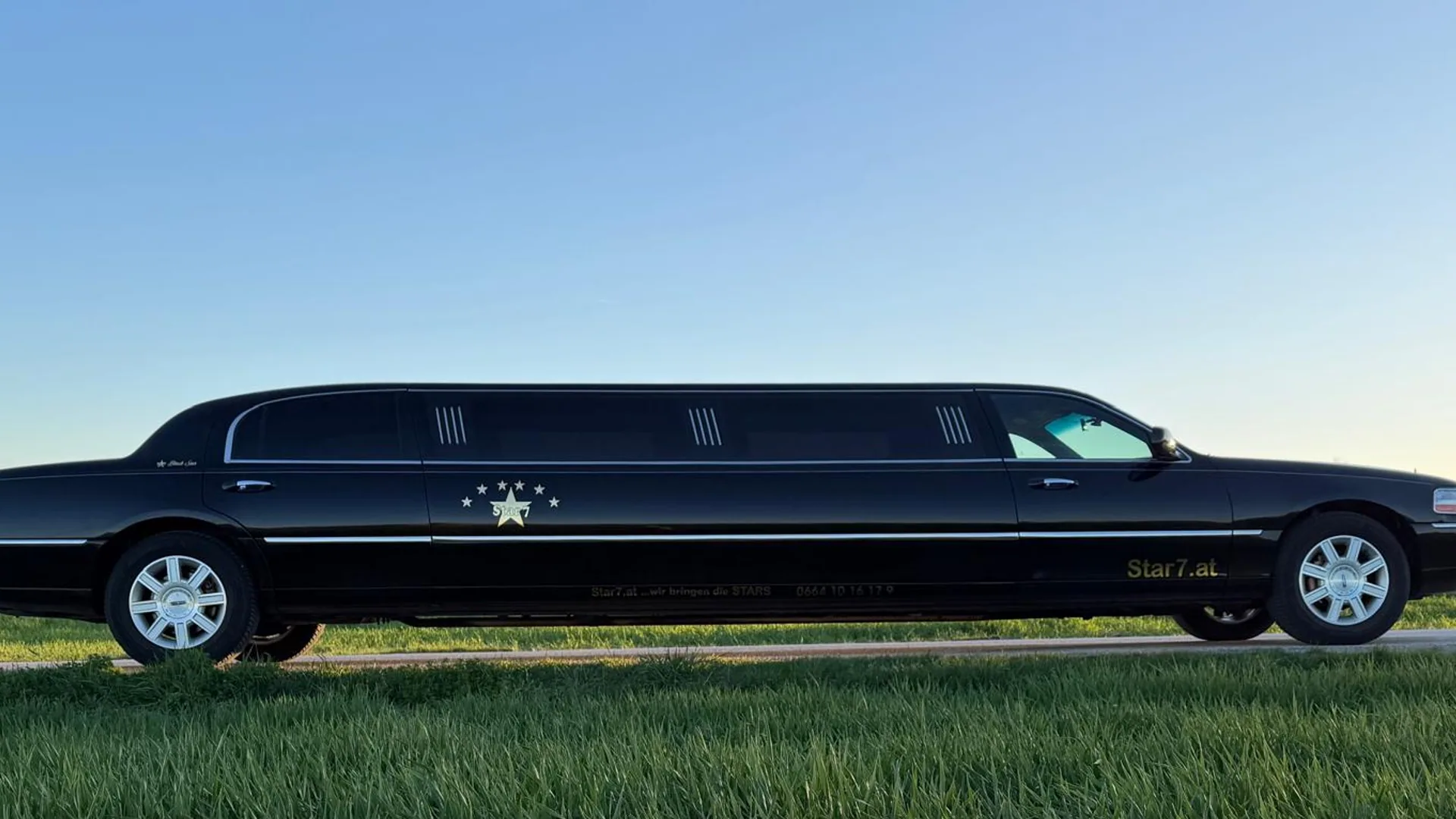 Black Star Stretchlimousine mieten Niederösterreich - 8,6 Meter schwarze Luxuslimousine