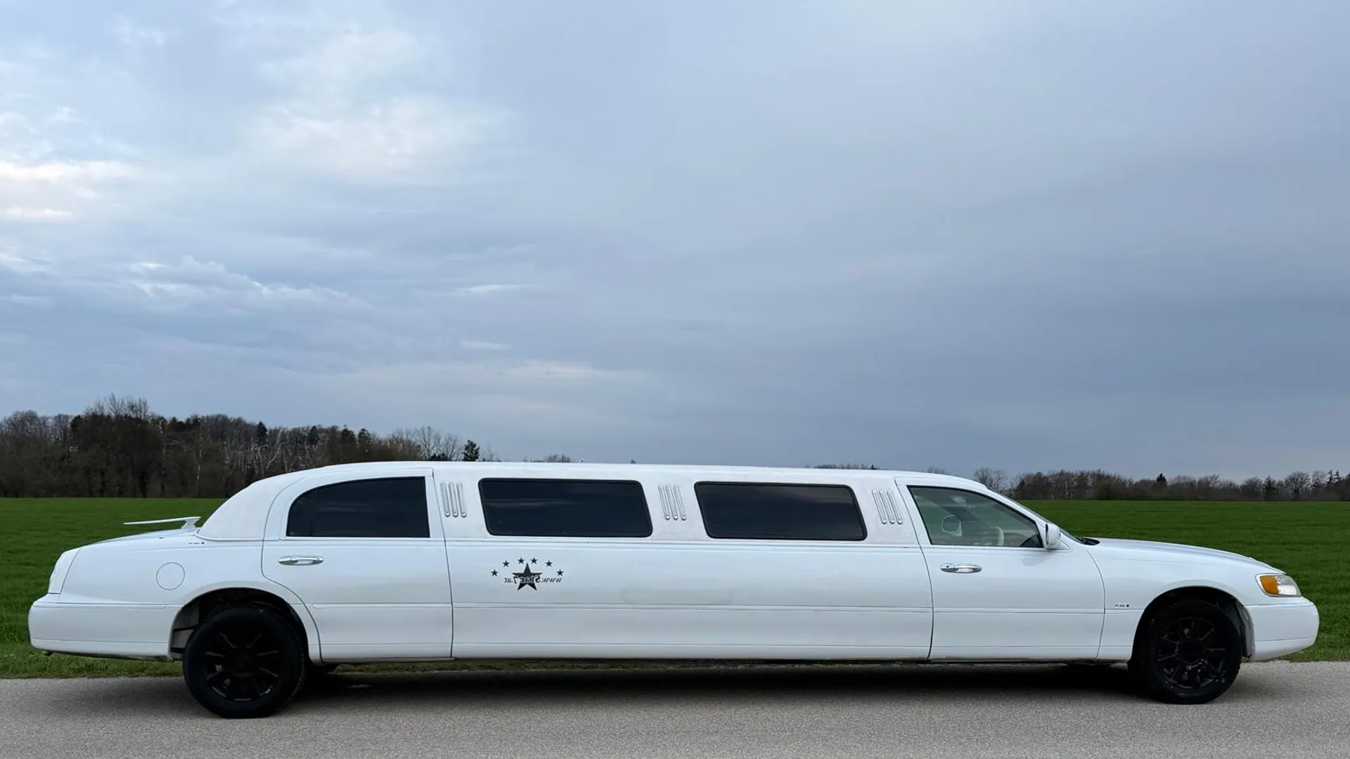 Lucky Star Stretchlimousine mieten Niederösterreich - 8,6 Meter weiße Luxuslimousine