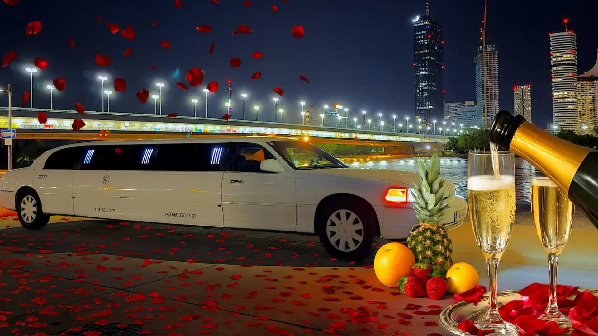 Romantik-Paket - Rosenblätter und Sekt